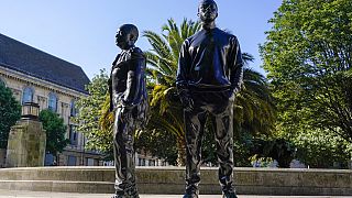 Royaume-Uni : les sculptures noires de Thomas J. Price entrent au musée