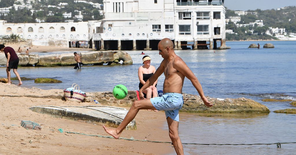 Tunisians grapple with scorching heat as temperatures exceed 50C