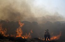Megfékezhetetlennek tűnnek a lángok Rodosz szigetén