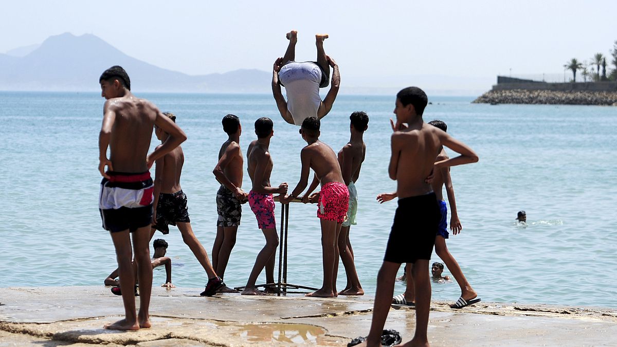 Abkühlung von der Hitze im Meer - in Tunesien