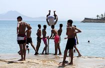 Abkühlung von der Hitze im Meer - in Tunesien