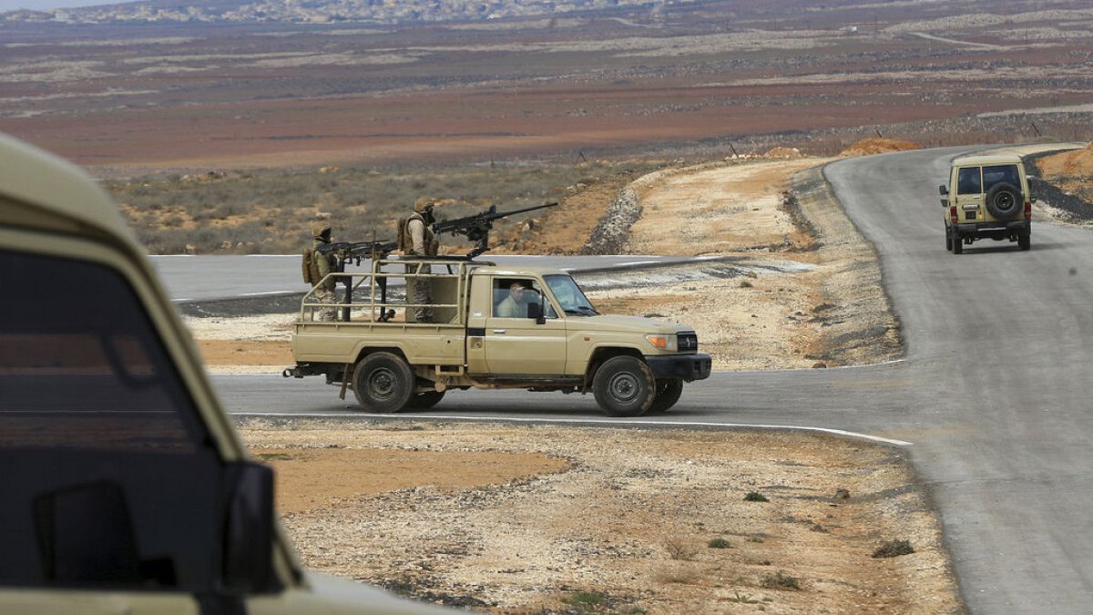 Ürdün askerleri, Suriye sınırında devriye geziyor