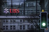 Logos der beiden Banken in Zürich im März 2023