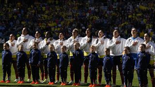 المنتخب الكولومبي قبل انطلاق مباراة المجموعة الثامنة في كأس العالم للسيدات لكرة القدم بين كولومبيا وكوريا الجنوبية في استاد سيدني لكرة القدم في سيدني ، أستراليا 25 يوليو 2023