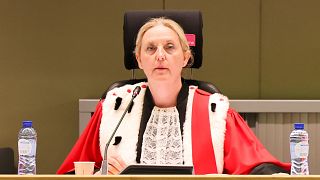 La juge Laurence Massart préside le début du verdict du procès de l'attentat de Bruxelles dans le bâtiment des Justices à Bruxelles, mardi 25 juillet 2023.