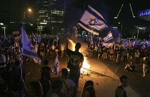 Demonstranten protestieren in Tel Aviv gegen die Justizreform der Regierung von Ministerpräsident Benjamin Netanjahu