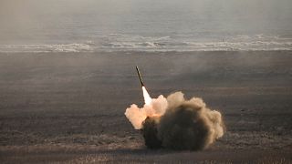 Exercice conjoint franco-américain impliquant des lance-roquettes HIMARS et MLRP, à Capu Midia, sur le littoral de la mer Noire, en Roumanie, le jeudi 9 février 2023.