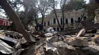 Разбор завалов в центре Одессы после российских ударов
