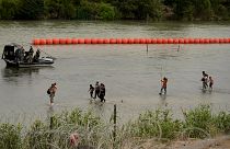 a délről érkezőket feltartóztató bójasor a Rio Grandén