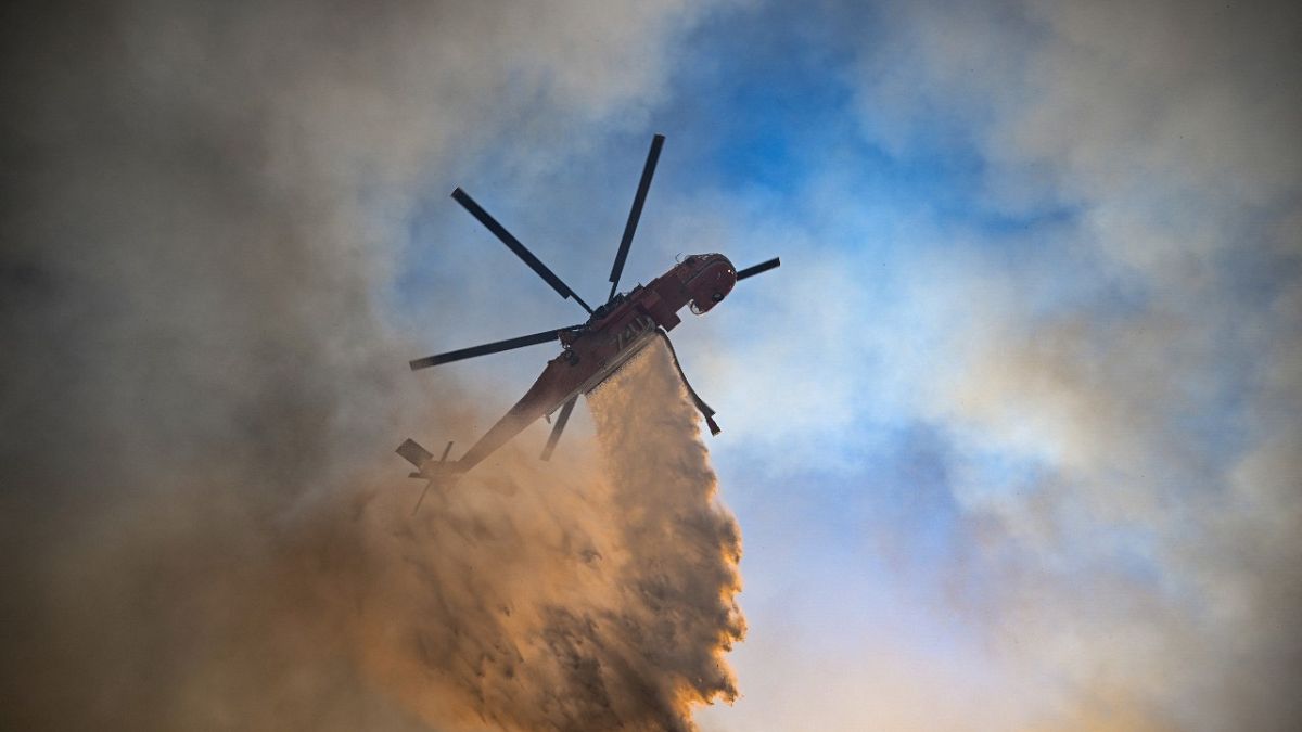 تحطّم طائرة تابعة لفرق إطفاء الحرائق في اليونان