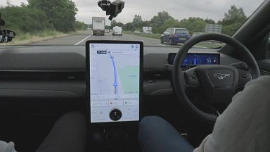 Ajouter au panier Imprimer Partager ce document Driving hands-free on the motorway is now possible in the UK, where carmaker Ford is introducing a driving assistance technolog