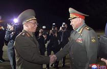 Russlands Verteidigungsminister Sergej Schoigu wird in Nordkorea begrüßt.