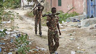 Somali'nin başkenti Mogadişu'da isyancılara karşı savaşan Somali ordusu mensubu askerler (arşiv) 