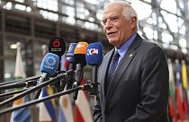Der Leiter der Außenpolitik der Europäischen Union, Josep Borrell, spricht mit den Medien.