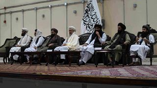 قادة طالبان يشاركون في مؤتمر لقراءة المرسوم الرسمي بشأن حظر زراعة الخشخاش وجميع أنواع المخدرات، كابول، أفغانستان، 3 أبريل 2022
