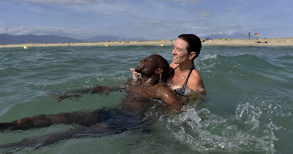 Swimming lessons at sea to reconcile migrants with the water