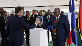 Встреча Эммануэля Макрона и премьер-министра Вануату Ишмаэля Калсакау, Порт-Вила, 27 июля 2023 года.