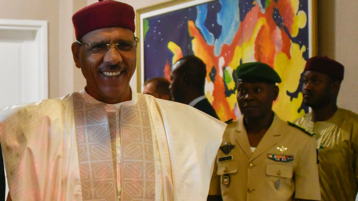 Nijer'in demokratik yollarla seçilmiş Cumhurbaşkanı Muhammed Bazoum