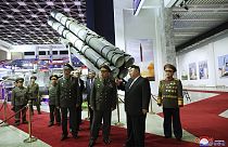 Kuzey Kore lideri Kim, Rus Savunma Bakanı Şoygu'ya yeni İHA'ları tanıttı