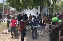 Centenas de pessoas tinham-se refugiado junto à Embaixada dos EUA em Port-au-Prince