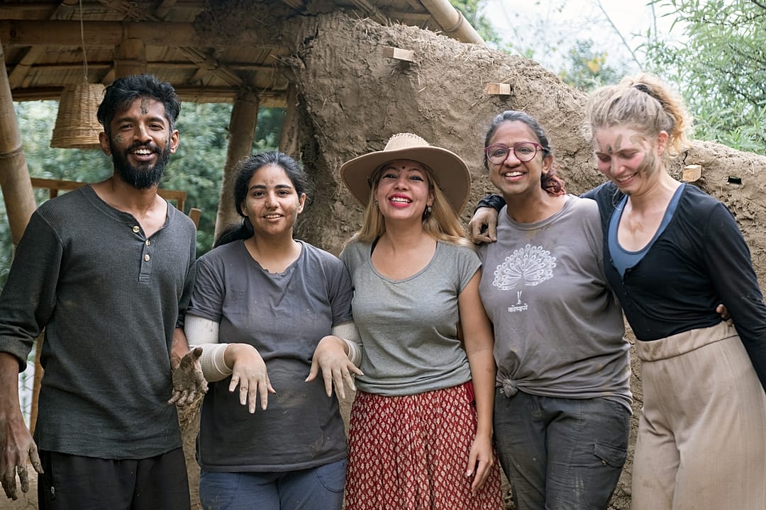 Meet the environmentalist teaching natural building techniques in India ...