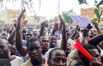 Des partisans des militaires putschistes manifestent à Niamey, au Niger, le jeudi 27 juillet 2023.