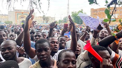 Des partisans des militaires putschistes manifestent à Niamey, au Niger, le jeudi 27 juillet 2023.