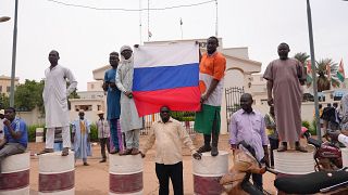 Сторонники путчистов вышли на улицы Ниамея с российскими флагами. Ниамей, Нигер. 27 июля 2023.