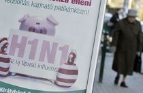 Una farmacia pubblicizza il vaccino H1N1 a Budapest, in Ungheria