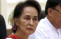 Myanmar'da Aung San Suu Kyi, cezaevinden çıkarılarak ev hapsine alındı