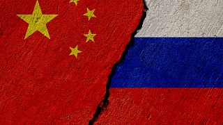 Flaggen von China und Russland