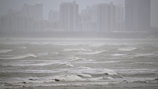 В пятницу тайфун "Доксури" вышел на побережье КНР