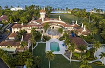 Trump başkanlıktan ayrıldıktan sonra çok gizli belgeleri Florida'daki malikanesinde tutmakla suçlanıyor