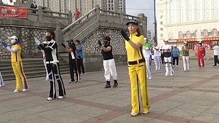 Ältere Menschen in China beim "Happy Dancing"