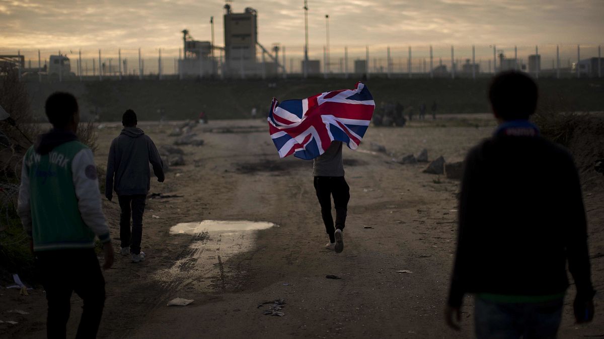 تدمير مخيم للاجئين في إنجلترا