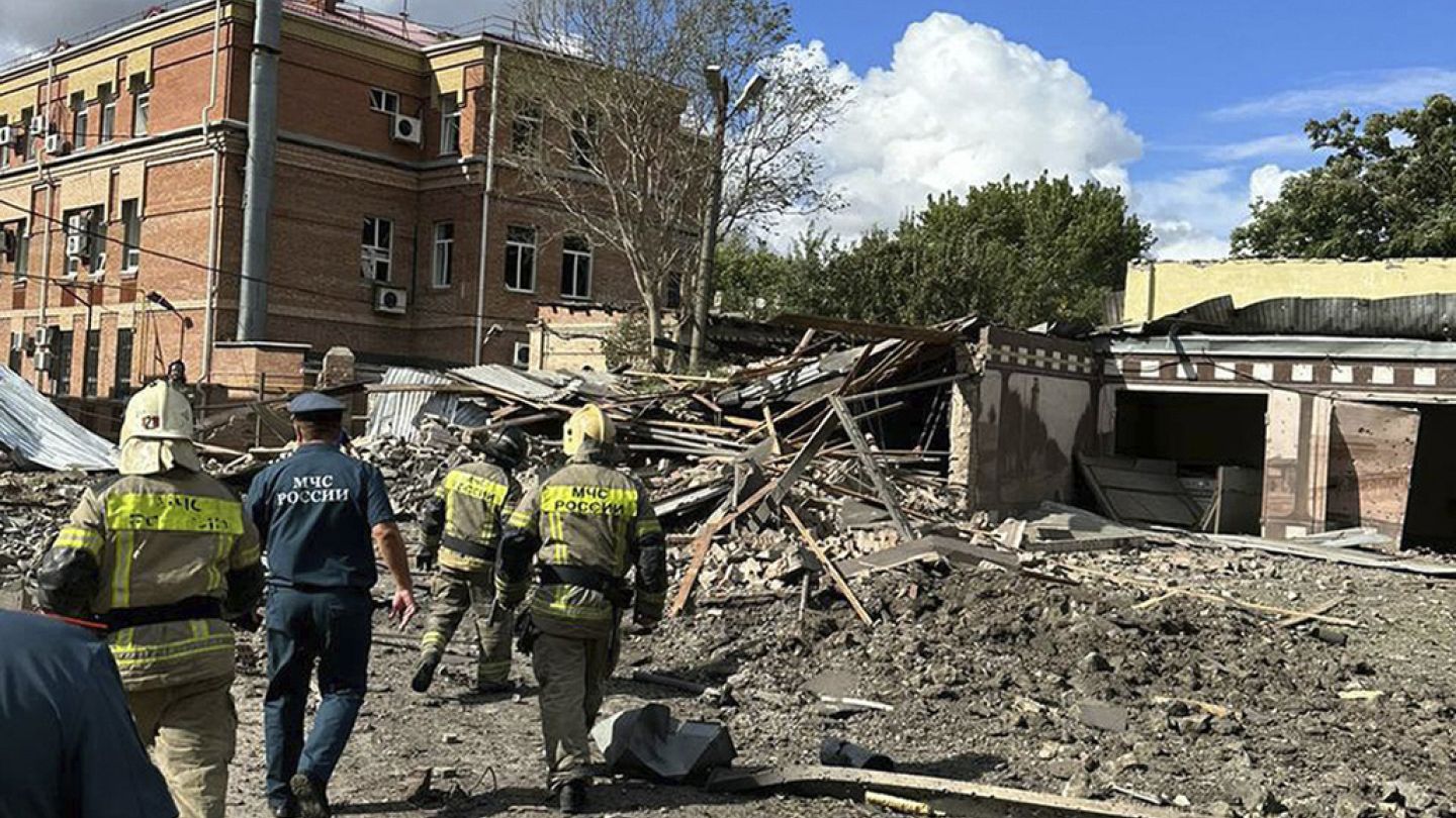 В центре Таганрога упала зенитная ракета, есть пострадавшие | Euronews