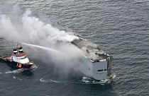 یک کشتی باری در نزدیکی سواحل هلند دچار آتش‌سوزی شد