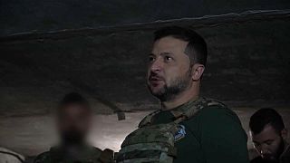 Wolodymyr Selenskyj hat Soldaten an vorderster Front in Bachmut besucht