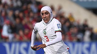Nouhaila Benzina se convirtió en la primera jugadora en llevar hiyab en un Mundial