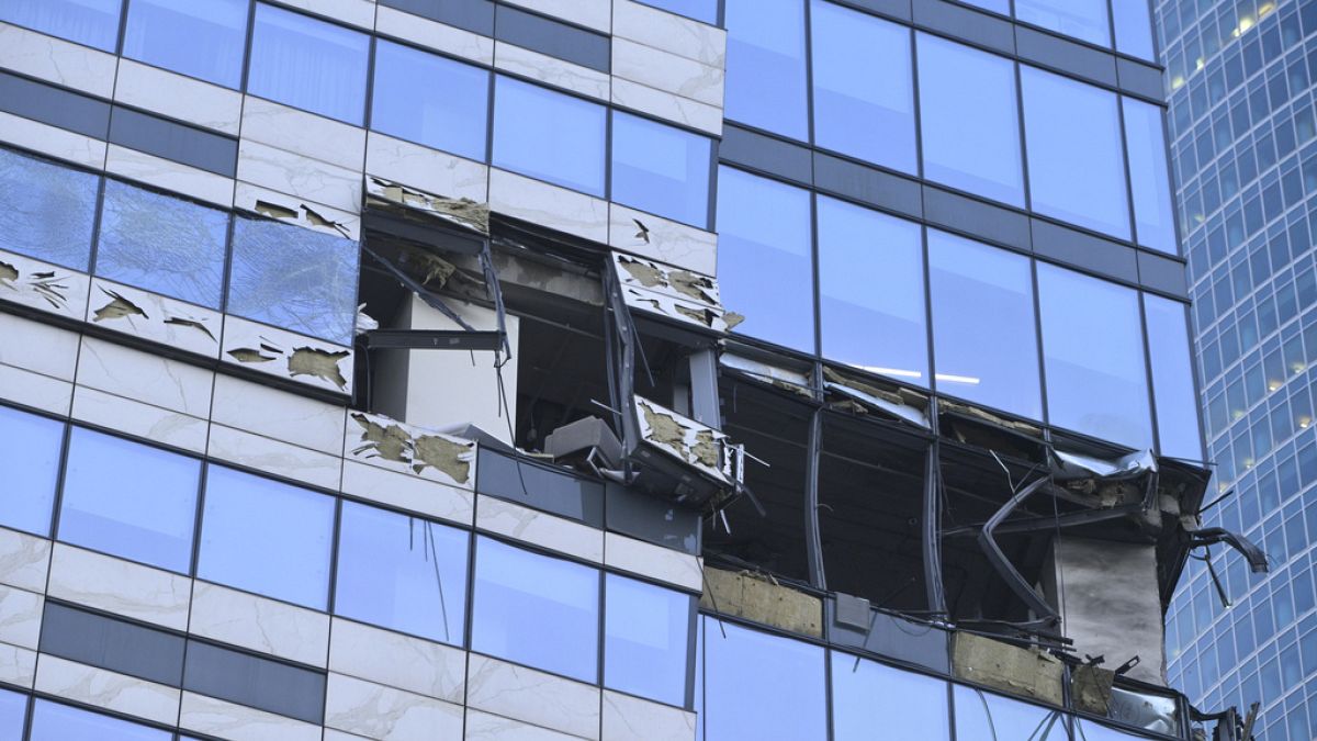 C'est le quartier d'affaires de Moscou qui semble avoir été pris pour cible, ici, les dégâts sur la façade d'un immeuble de bureaux