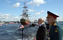 Vlagyimir Putyin a haditengerészeti parádén 2023. július 30-án