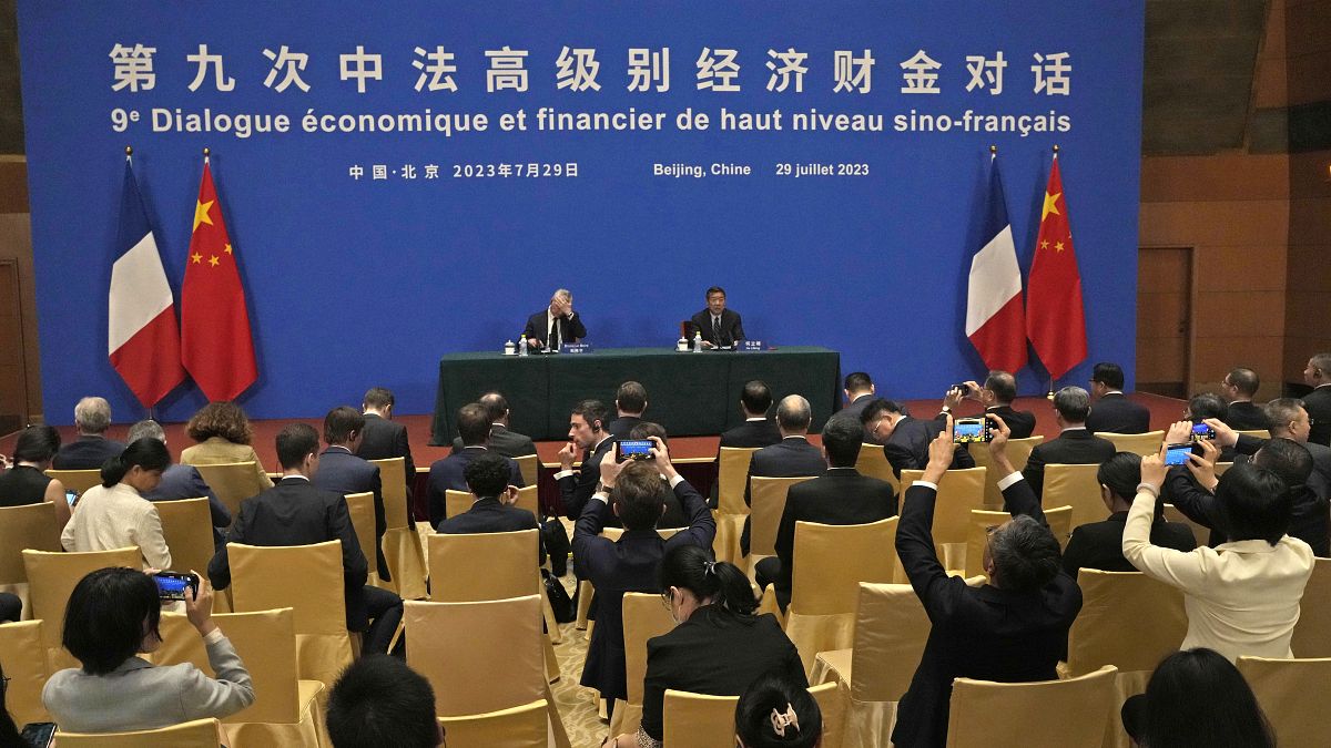وزير الاقتصاد الفرنسي من بكين