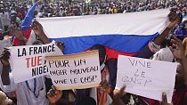 Tüntetés a niameyi francia követségnél