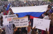 Un rassemblement de manifestants en soutien aux putschistes nigériens, à Niamey, le 30 juillet 2023.