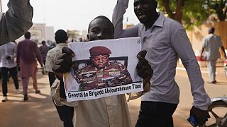 Manifestanti inneggiato al generale Abdourahmane Tchiani. (Niamey, 30.7.2023)