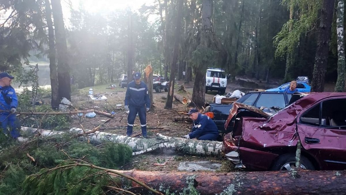 Rusya'da tatil kampında fırtına kasırgaya dönüştü: 3'ü çocuk 8 kişi hayatını kaybetti