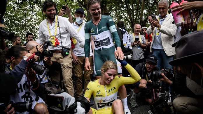 Dutch cyclist Demi Vollering wins maiden women’s Tour de France title thumbnail