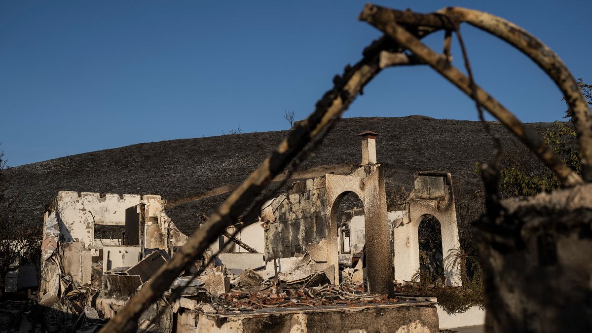 Gli incendi sono generalmente sotto controllo in Grecia e forti temporali in Italia
