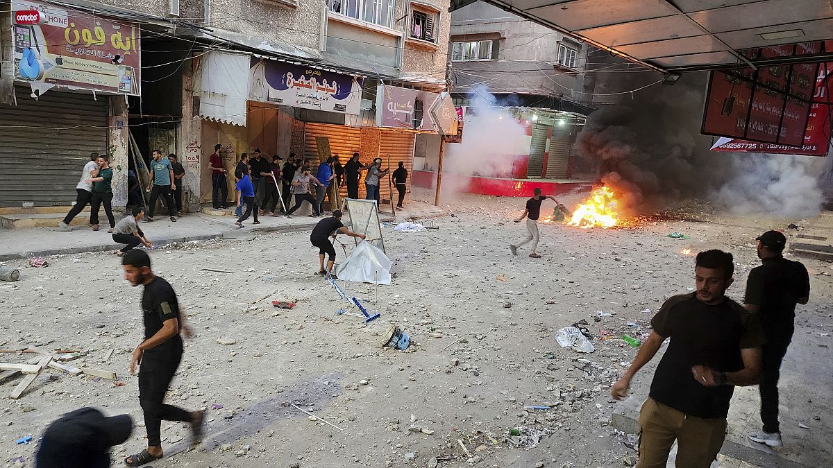 Palesztin tüntetők a Gázai övezetben
