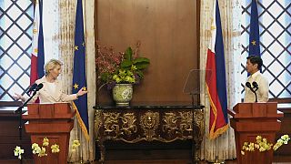 La présidente de la Commission européenne Ursula von der Leyen (à gauche) et le président philippin Ferdinand Marcos Jr (à droite) - 31.07.2023